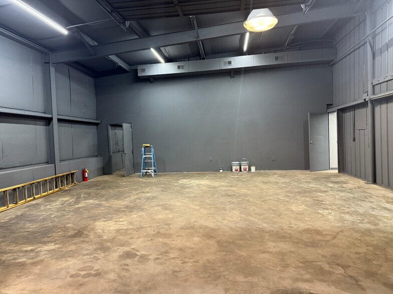 More Photos Of 1350 Commerce Dr, Stockbridge Warehouse For Lease