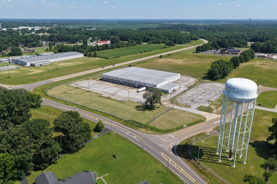 More Photos Of 7 American Woodmark Dr, Humboldt Distribution For Sale