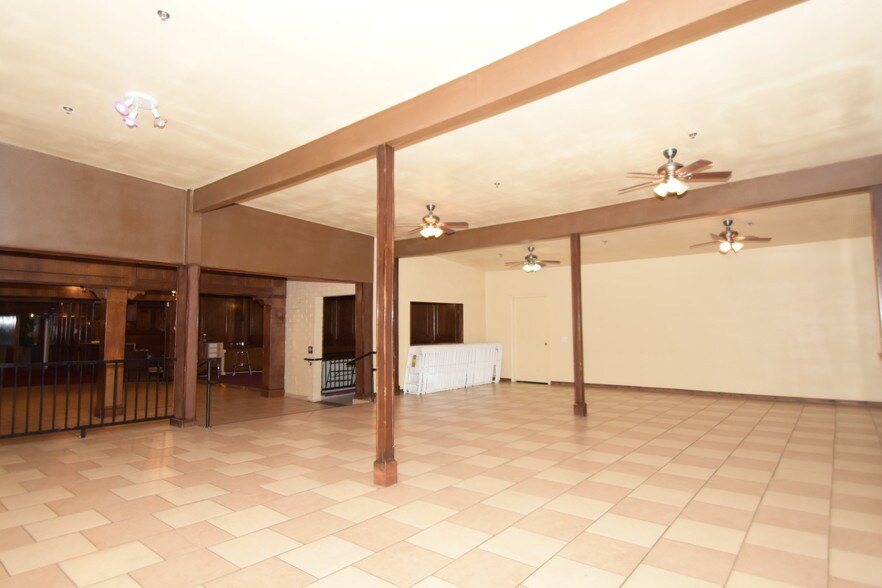 More Photos Of 2814 N Maroa Ave, Fresno General Retail For Sale