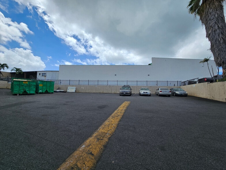 More Photos Of 2312 Kamehameha Hwy, Honolulu Warehouse For Lease