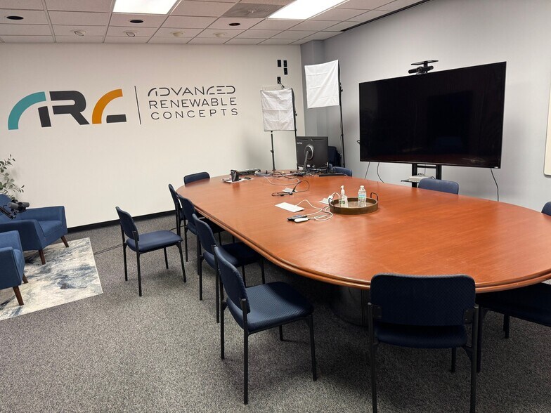 More Photos Of 201-205 Hughes Ln, Saint Charles Industrial For Lease