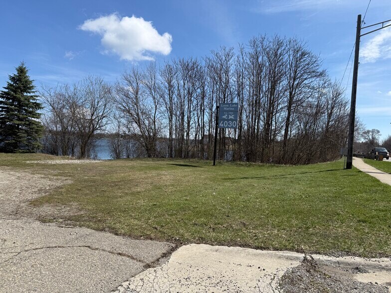 More Photos Of 4030 Dixie Hwy, Waterford Marina For Sale