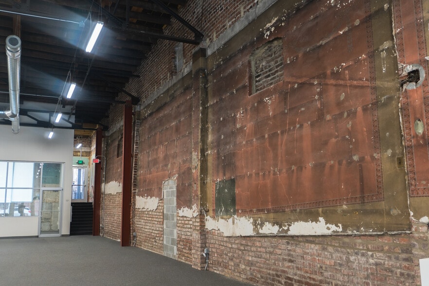 More Photos Of 1425 S 13th St, Omaha Storefront For Lease