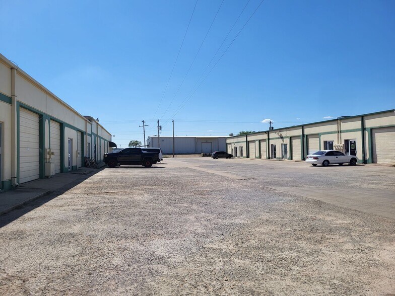 More Photos Of 7112 NW Melrose Ln, Oklahoma City Manufacturing For Lease