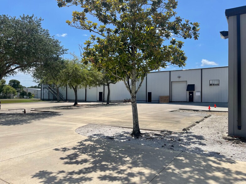 More Photos Of 435 S Air Park Rd, Edgewater Manufacturing For Sale