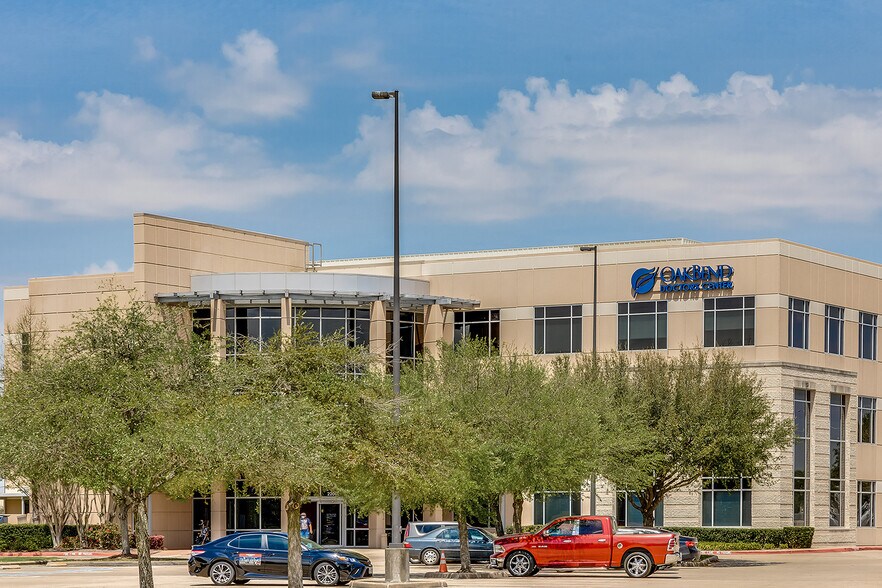 More Photos Of 22001 Southwest Freeway, Richmond Medical For Lease