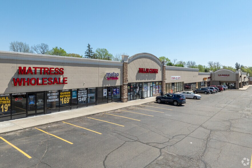 More Photos Of 3-71 S Telegraph Rd, Pontiac Freestanding For Lease