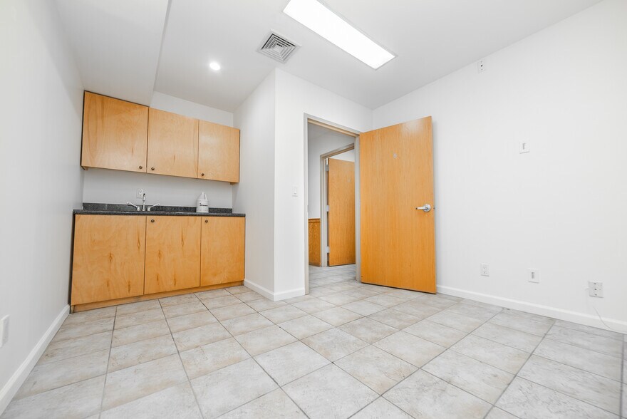 More Photos Of 1749 E 16th St, Brooklyn Storefront Retail Office For Sale