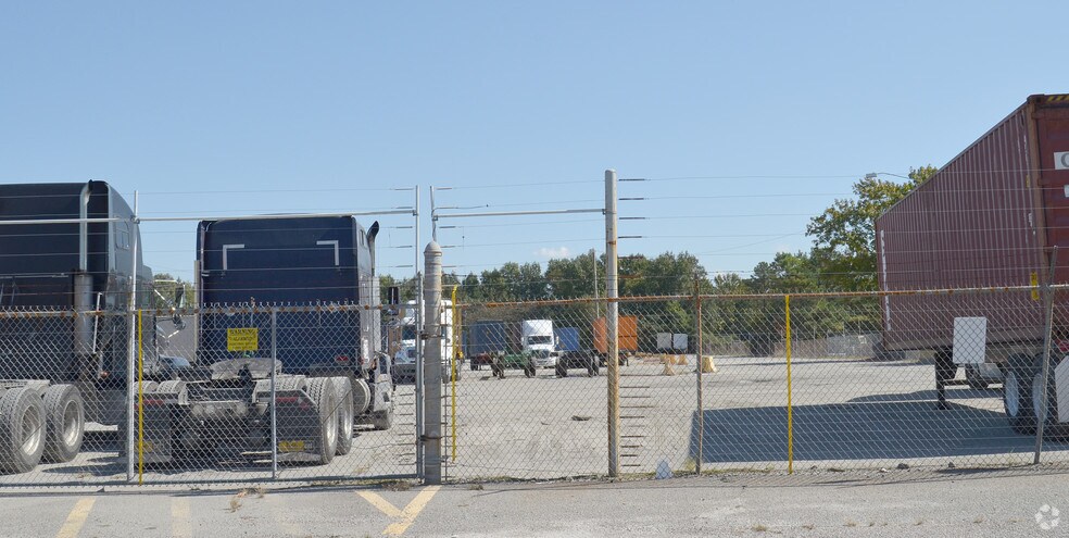 More Photos Of 1305 Cavalier Blvd, Chesapeake Truck Terminal For Lease
