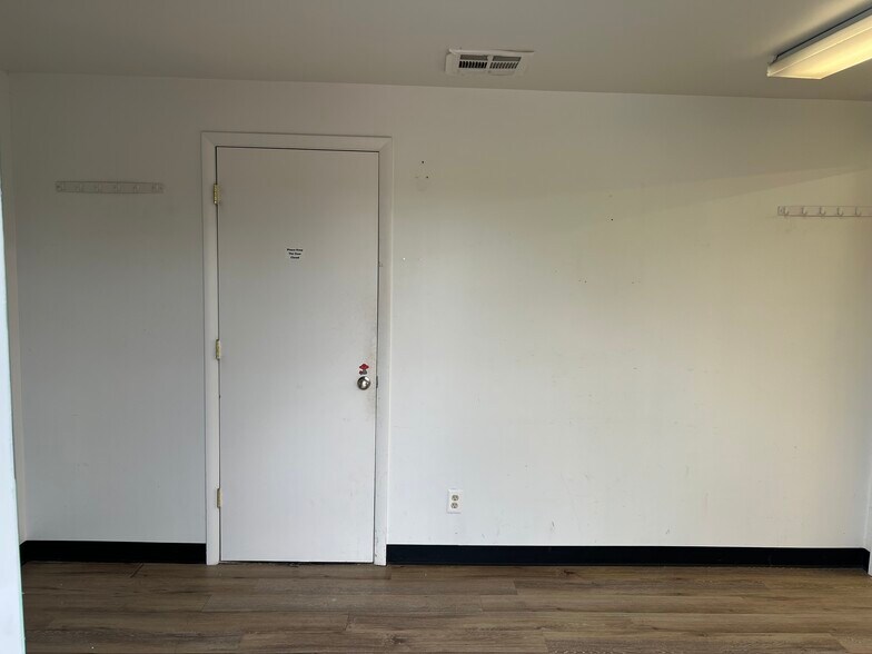 More Photos Of 15148 S 33rd West Ave, Glenpool Manufacturing For Lease