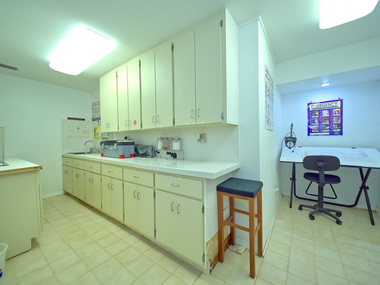 More Photos Of 629 S Broad St, Brooksville Office For Sale