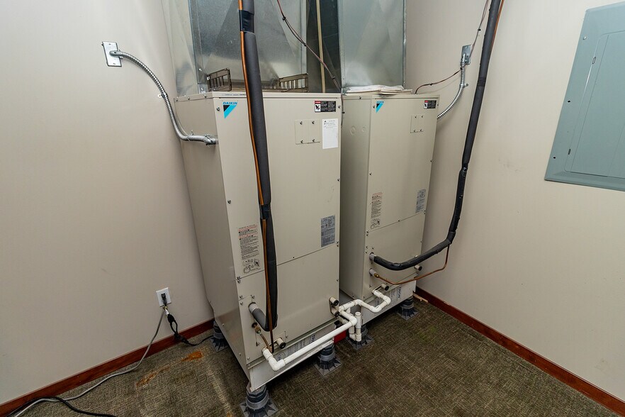 More Photos Of 1627 S Hillside St, Wichita Freestanding For Sale