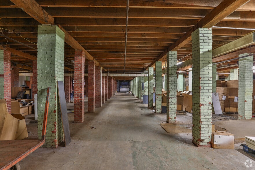 More Photos Of 900 E Main St, Easley Storefront Retail Office For Lease