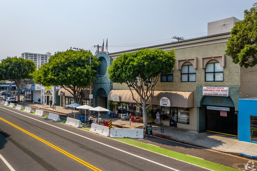 More Photos Of 2510 Main St, Santa Monica General Retail For Sale