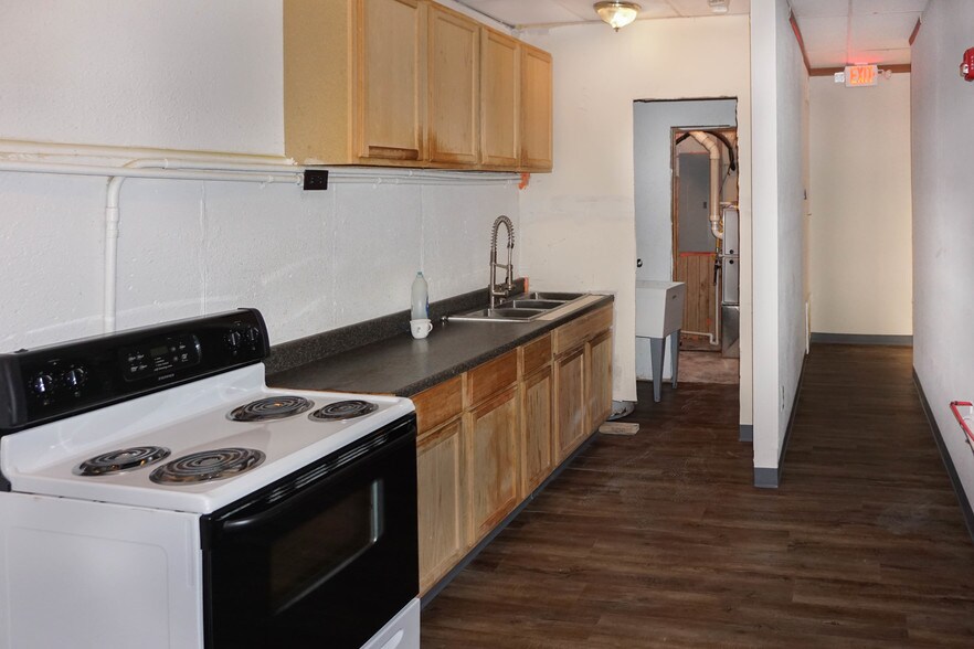 More Photos Of 1126 Old Route 66, Saint Robert Office For Sale