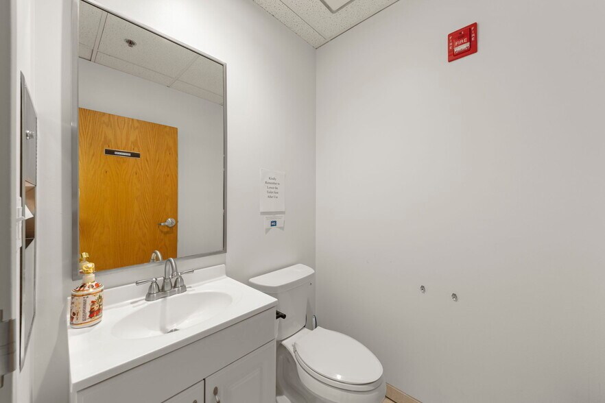 More Photos Of 1N131 County Farm Rd, Winfield Office Residential For Sale