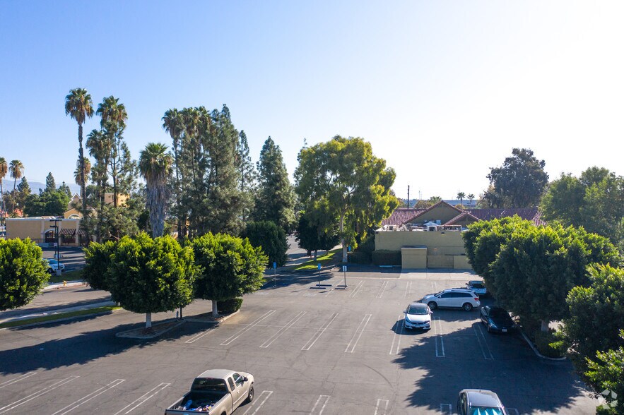 More Photos Of 19310 Business Center Dr, Northridge Restaurant For Lease