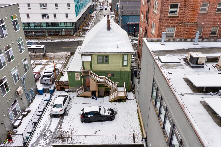 More Photos Of 916 E John St, Seattle Storefront Retail Residential For Lease