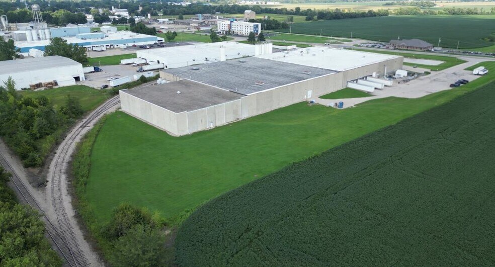 More Photos Of 2015 S Main St, Paris Manufacturing For Sale