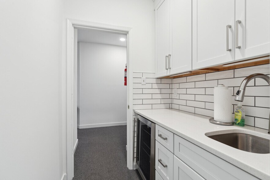 More Photos Of 2939 W Marshall St, Richmond Office For Sale