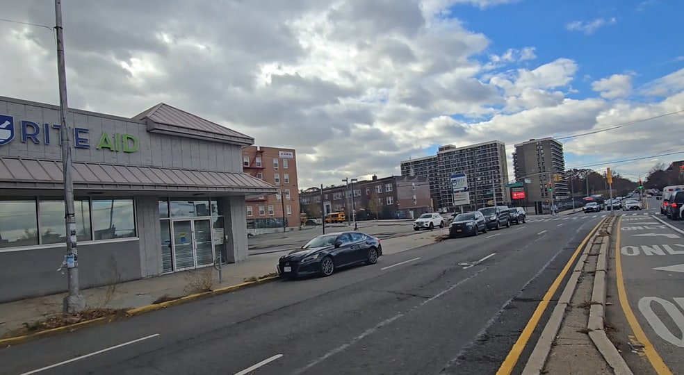 More Photos Of 15802 Union Tpke, Flushing Freestanding For Lease