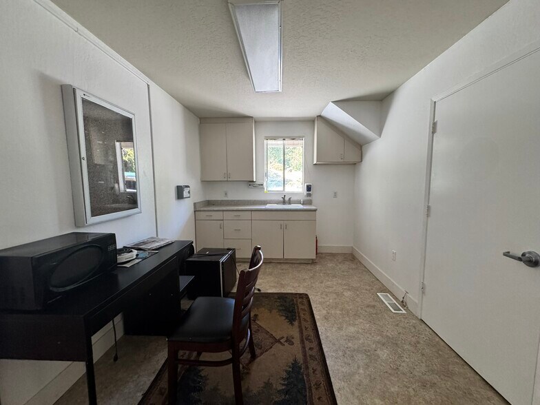 More Photos Of 13350 Big Basin Way, Boulder Creek Medical For Lease