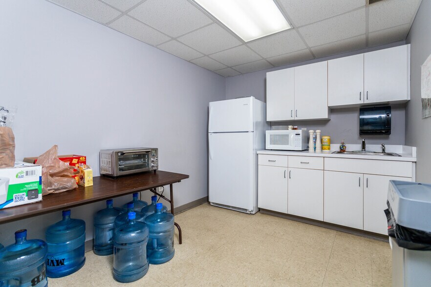 More Photos Of 1970 Us-68 N, Xenia Freestanding For Lease