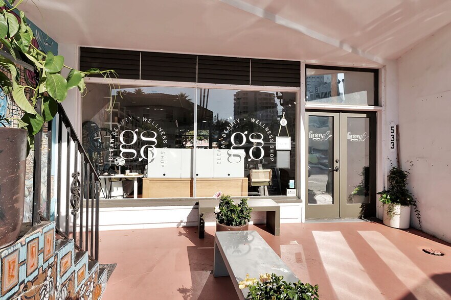 More Photos Of 530-536 S Pineapple Ave, Sarasota Storefront Retail Residential For Sale