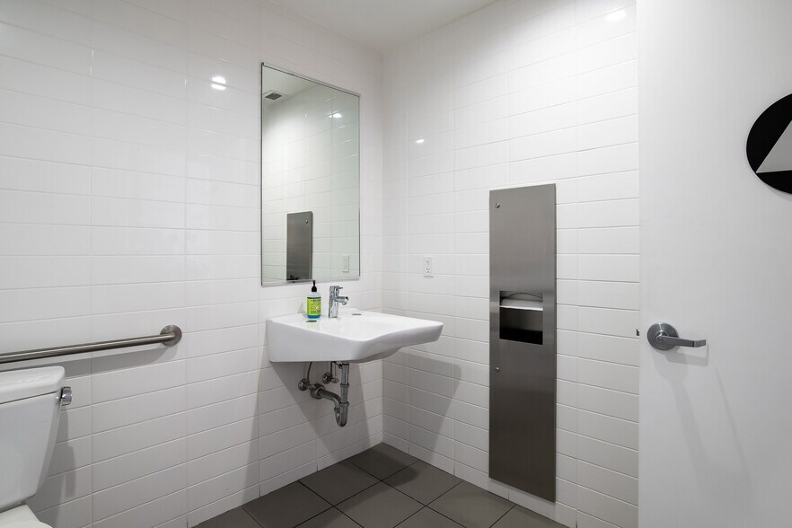 More Photos Of 21 Butte Pl, San Francisco Flex For Lease