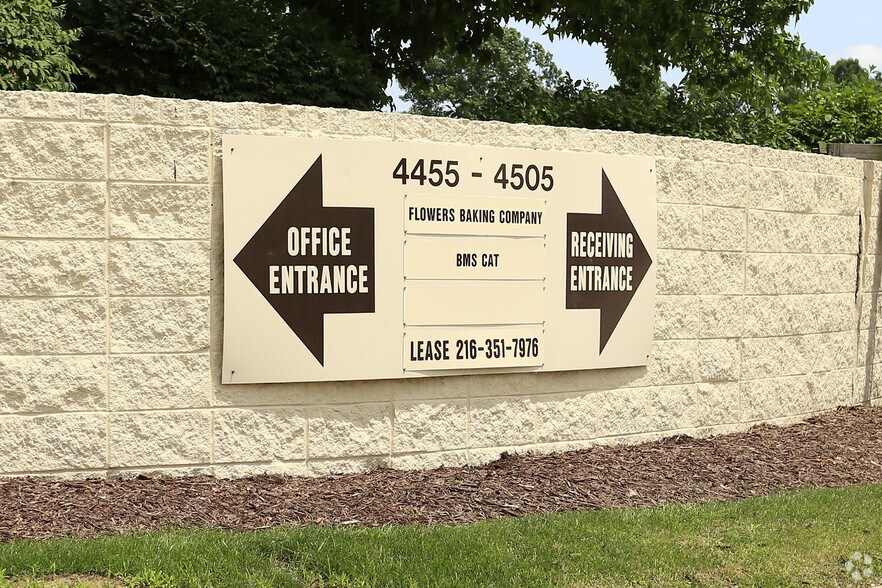 More Photos Of 4455-4505 Industrial Pky, Cleveland Warehouse For Lease