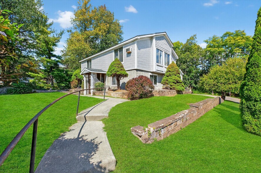 More Photos Of 2 Renee Gate St, Cortlandt Manor Office For Sale