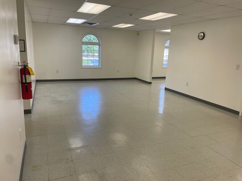 More Photos Of 2141 Eastview Pky, Conyers Office For Sale