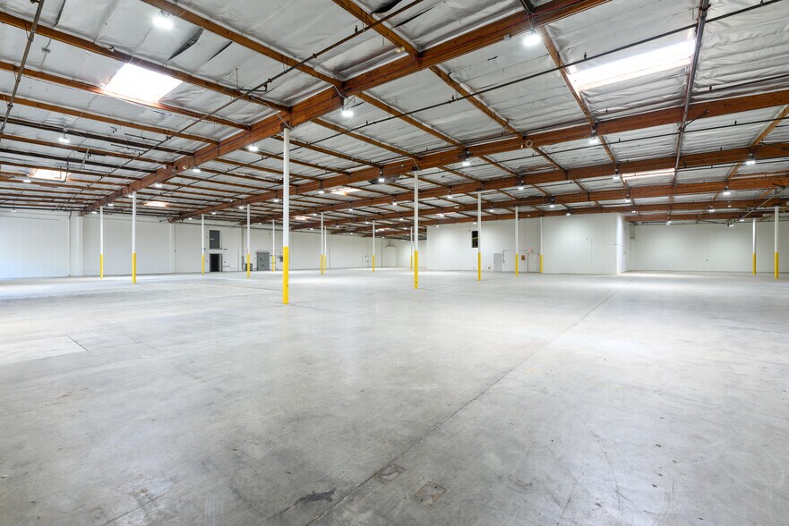 More Photos Of 709 Via Alondra, Camarillo Warehouse For Lease