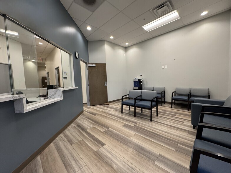 More Photos Of 13331 W Indian School Rd, Litchfield Park General Retail For Lease