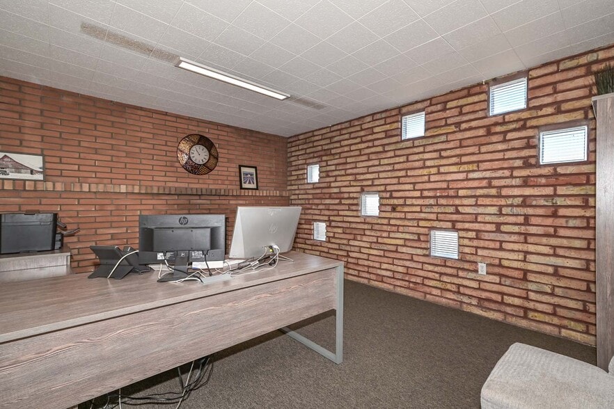 More Photos Of 11123-11127 W Nevada Ave, Youngtown Office For Sale