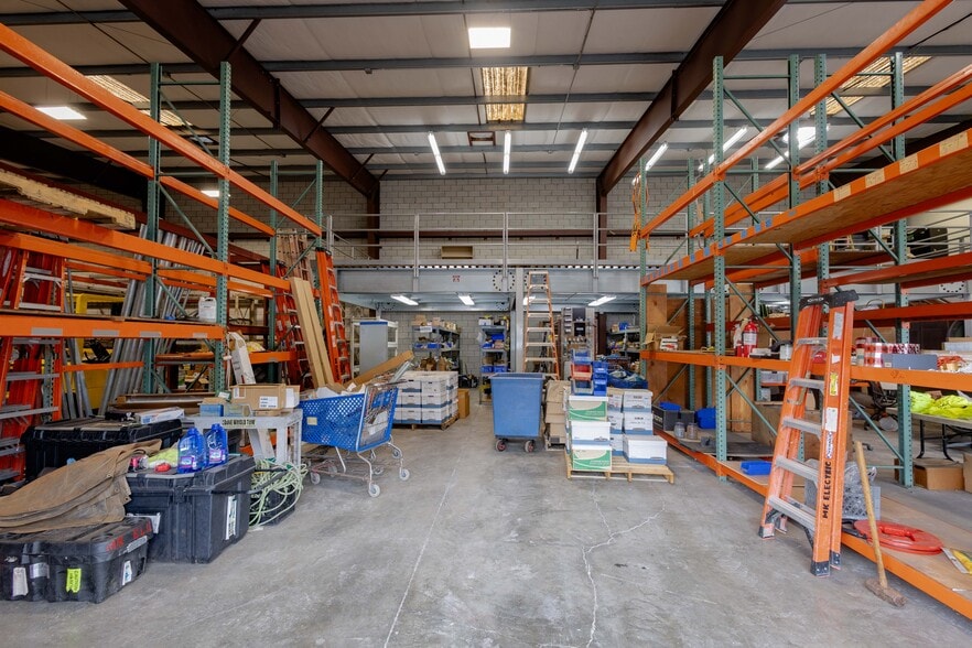 More Photos Of 99-1392 Koaha Pl, Honolulu Warehouse For Sale