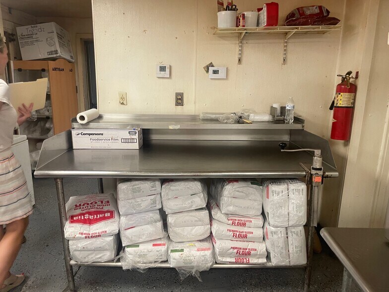 More Photos Of 102 5th St, Lincoln Restaurant For Sale