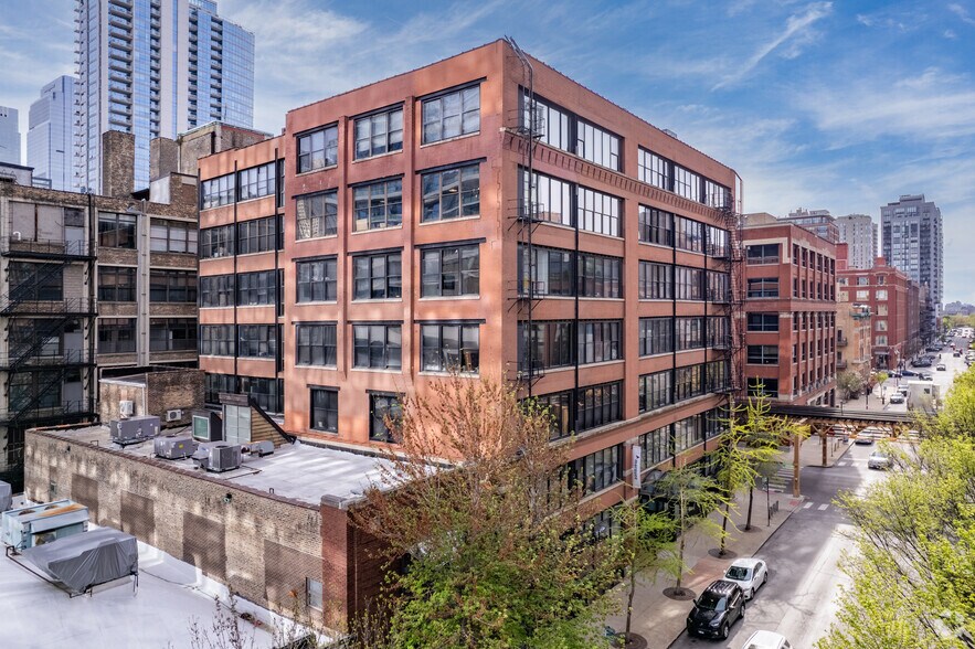 More Photos Of 223 W Erie St, Chicago Loft Creative Space For Lease