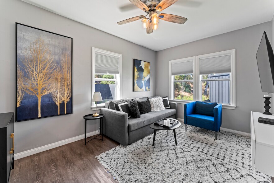 More Photos Of 281 W Main St, Ventura Storefront Retail Residential For Sale