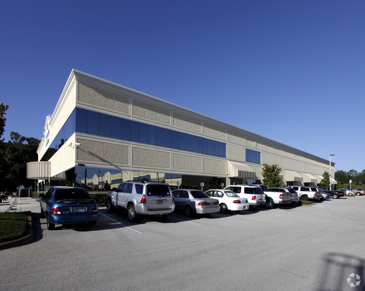 More Photos Of 588 Monroe Rd, Sanford Showroom For Lease