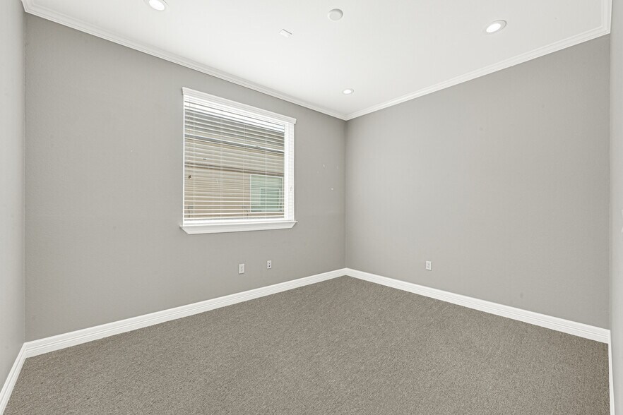 More Photos Of 10401 S Mason Rd Building A, Richmond Office For Lease