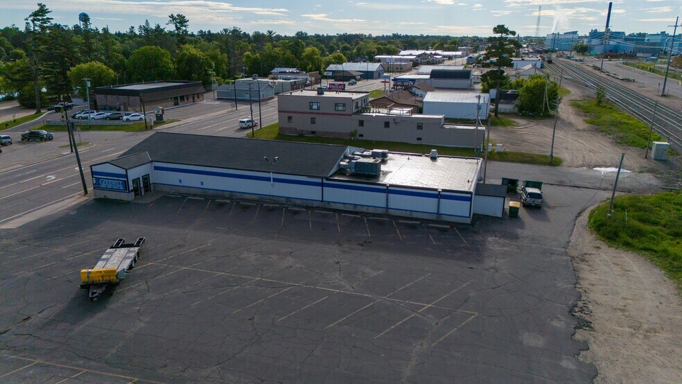 More Photos Of 1202 NW 4th St, Grand Rapids Freestanding For Sale