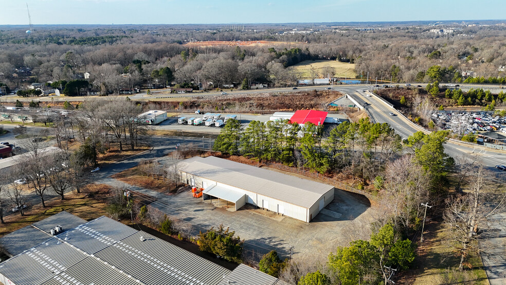 More Photos Of 1832 University Commercial Pl, Charlotte Warehouse For Lease