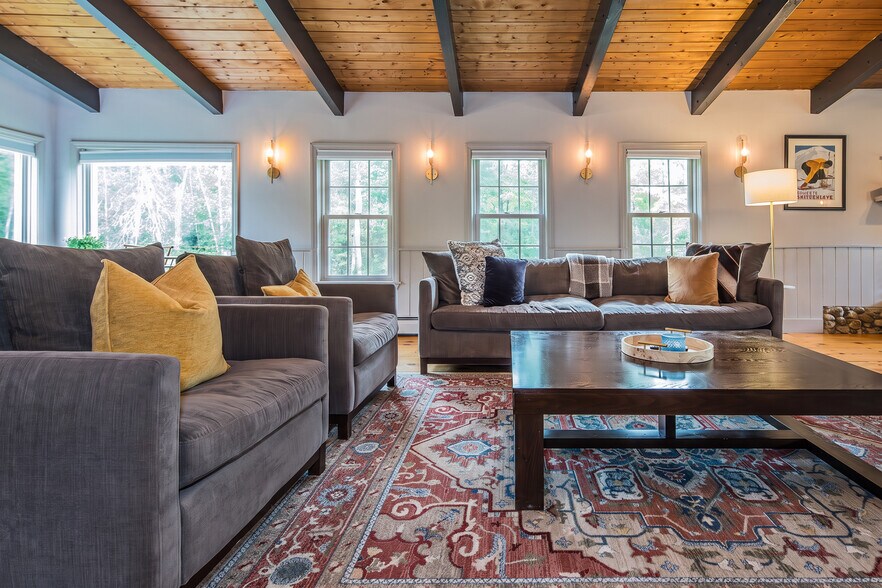 More Photos Of 54 Red Clover Ln, Mendon Hotel For Sale