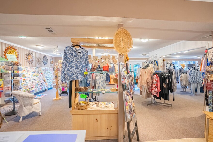 More Photos Of 8 Sunset Hills Ct, Sunrise Beach Storefront For Sale