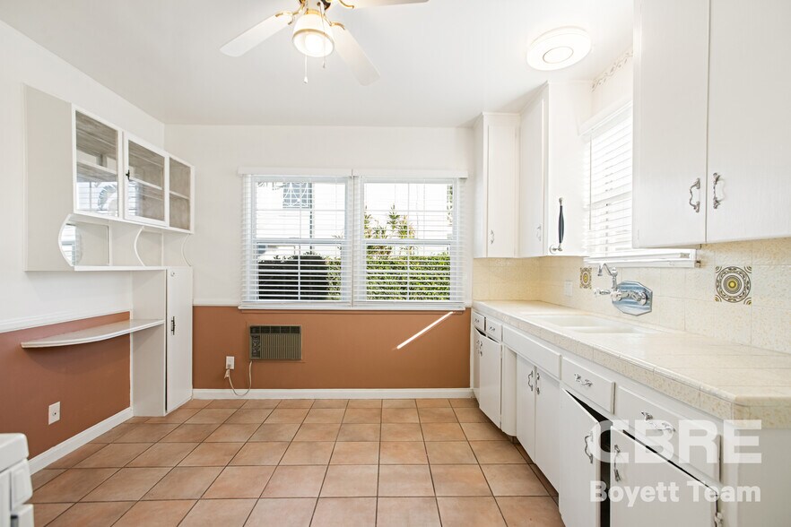 More Photos Of 6504 Woodley Ave, Van Nuys Apartments For Sale