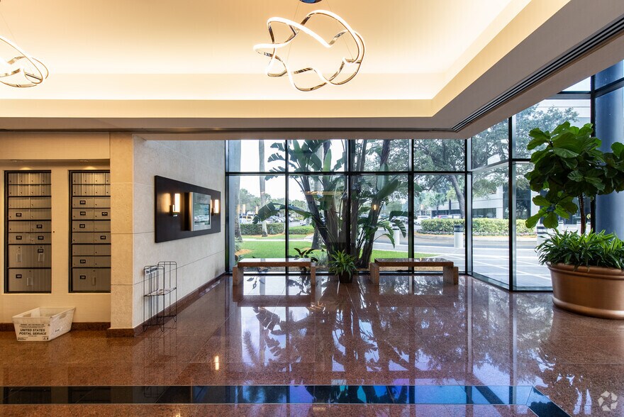 More Photos Of 8100 Oak Ln, Miami Lakes Office For Lease