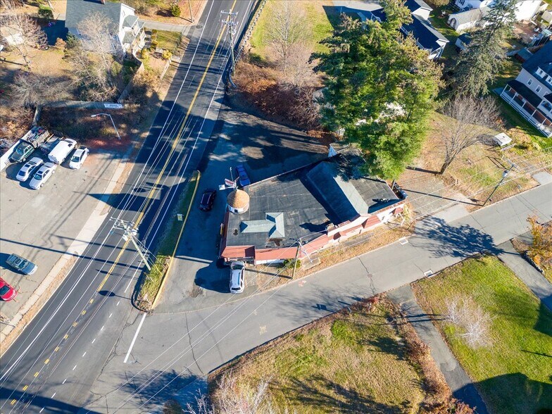 More Photos Of 166 S Riverside Ave, Pequabuck Freestanding For Sale