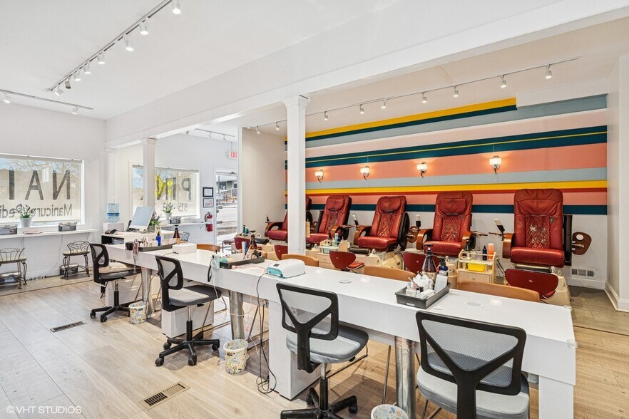 More Photos Of 1224 N Green St, Mchenry General Retail For Sale