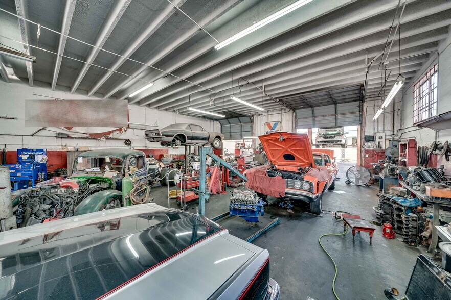 More Photos Of 1040 NE 44th St, Oakland Park Auto Repair For Sale